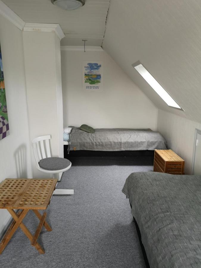 Logi I Hus Med Kunst Og Have Bed and Breakfast Vestervig Exteriör bild