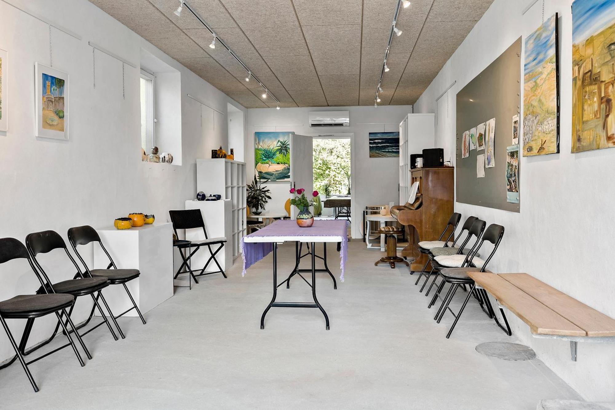 Logi I Hus Med Kunst Og Have Bed and Breakfast Vestervig Exteriör bild